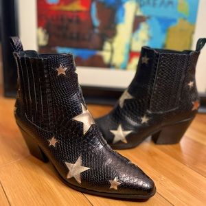 Betsey Johnson❣️Black Star Western Booties❣️Size 10❣️Previously Loved❣️Like New